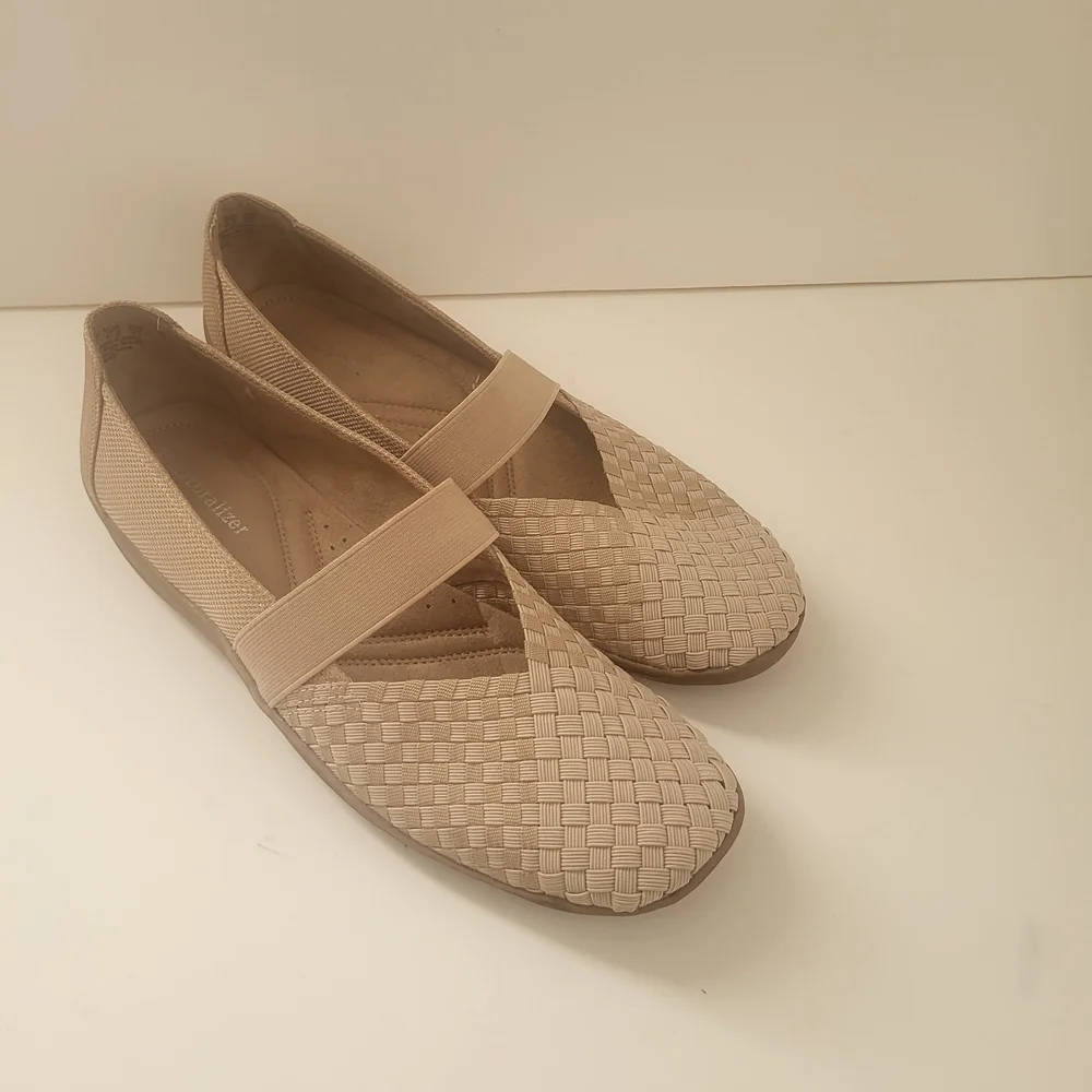 Naturalizer Beige Woven Loafers
